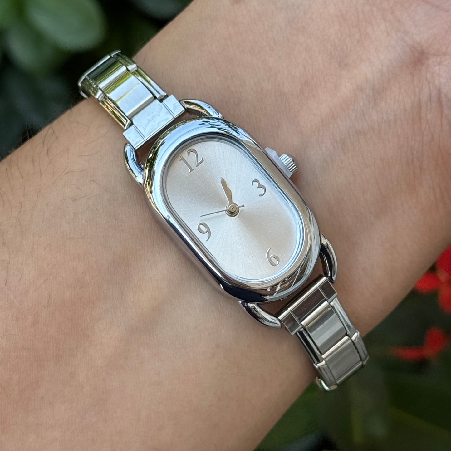 Reloj Italiano Ovalado Plateado Acero