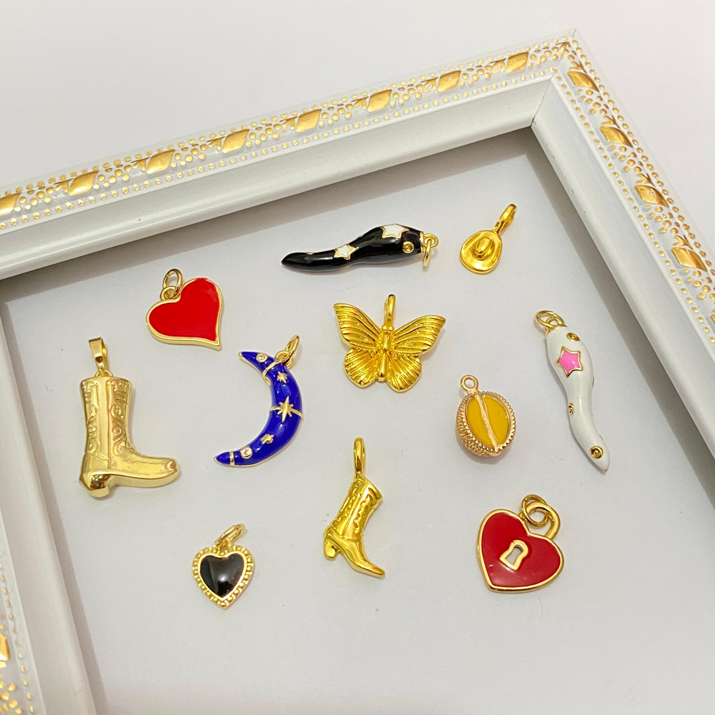 Charms chapa de oro