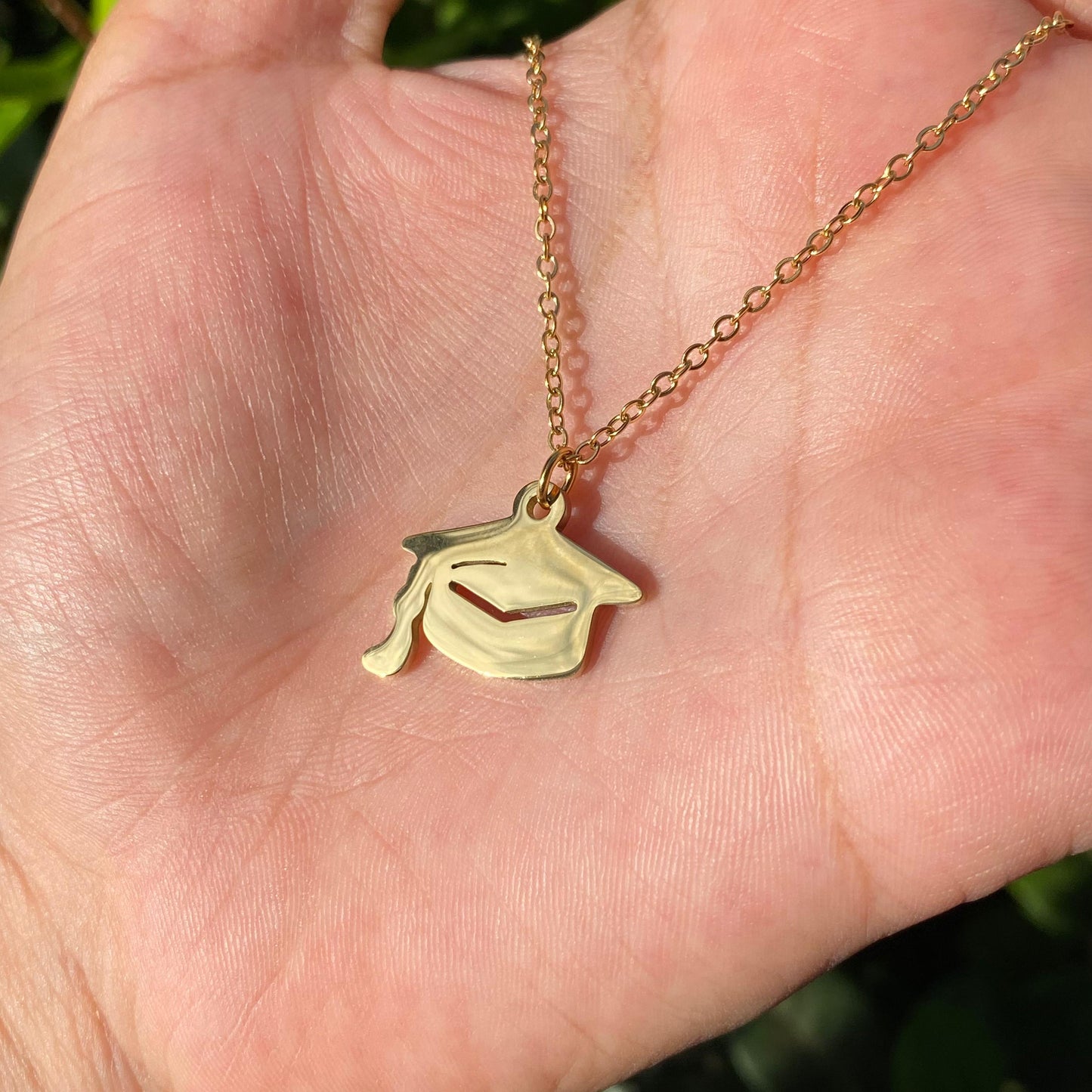 Collar birrete dorado acero