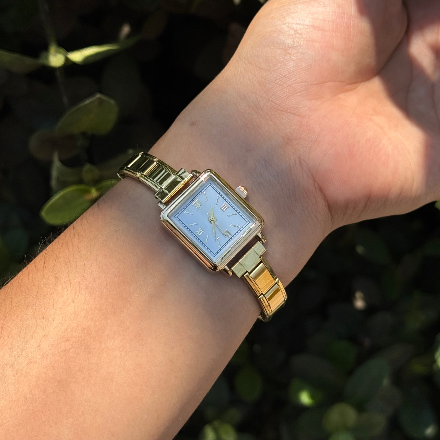 Reloj Cuadado Dorado Acero