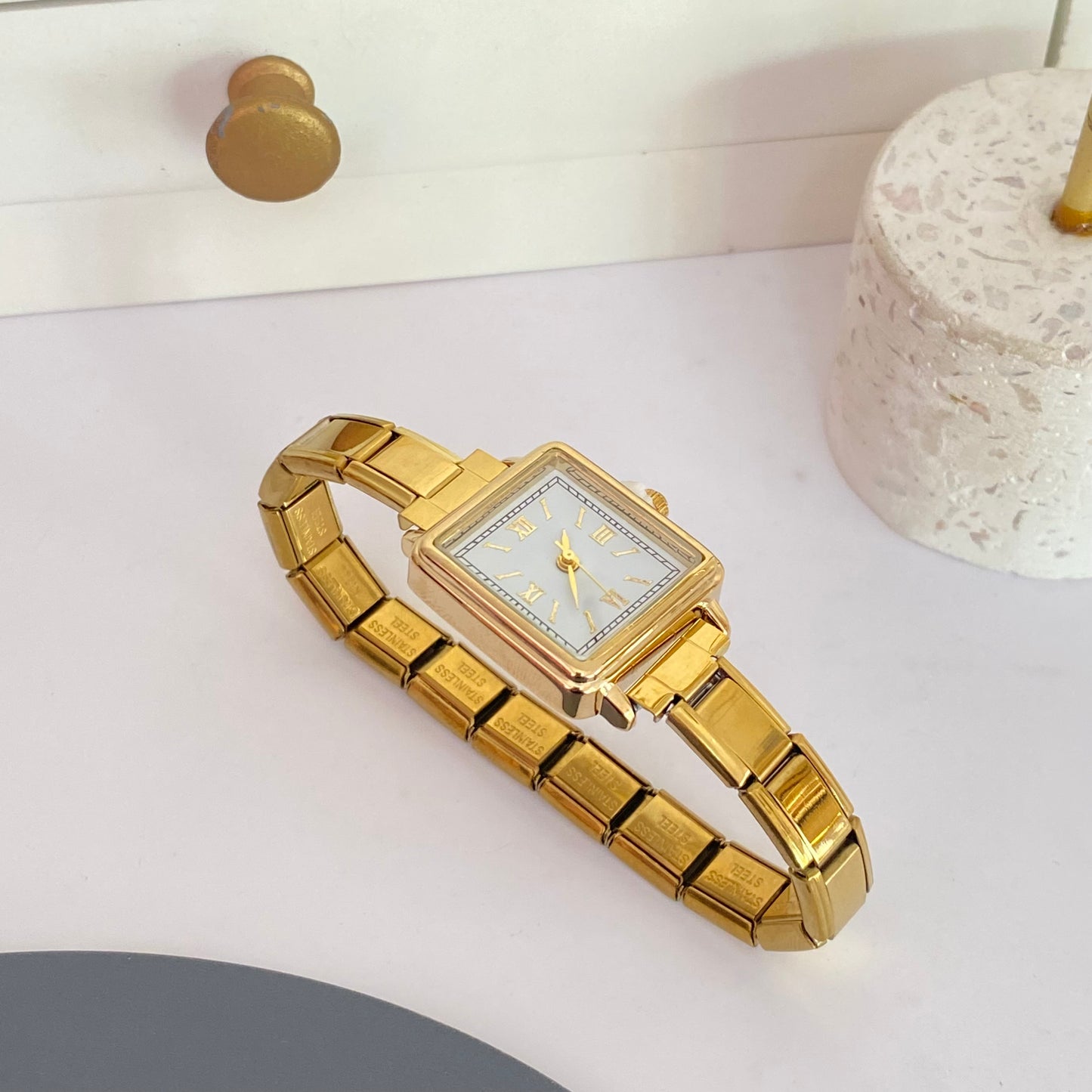 Reloj Cuadado Dorado Acero