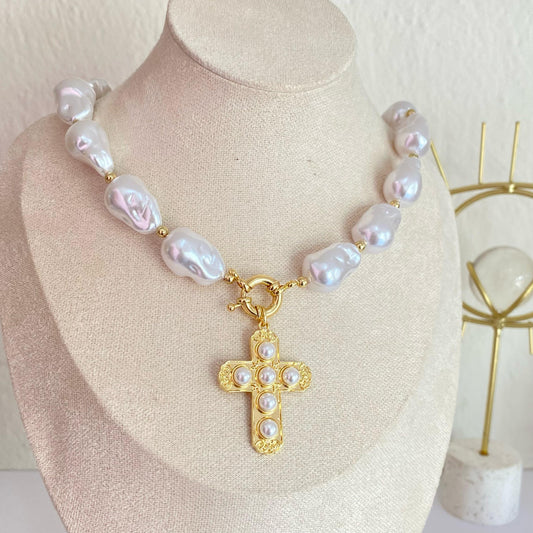 Collar Cruz Perlas Oro Laminado