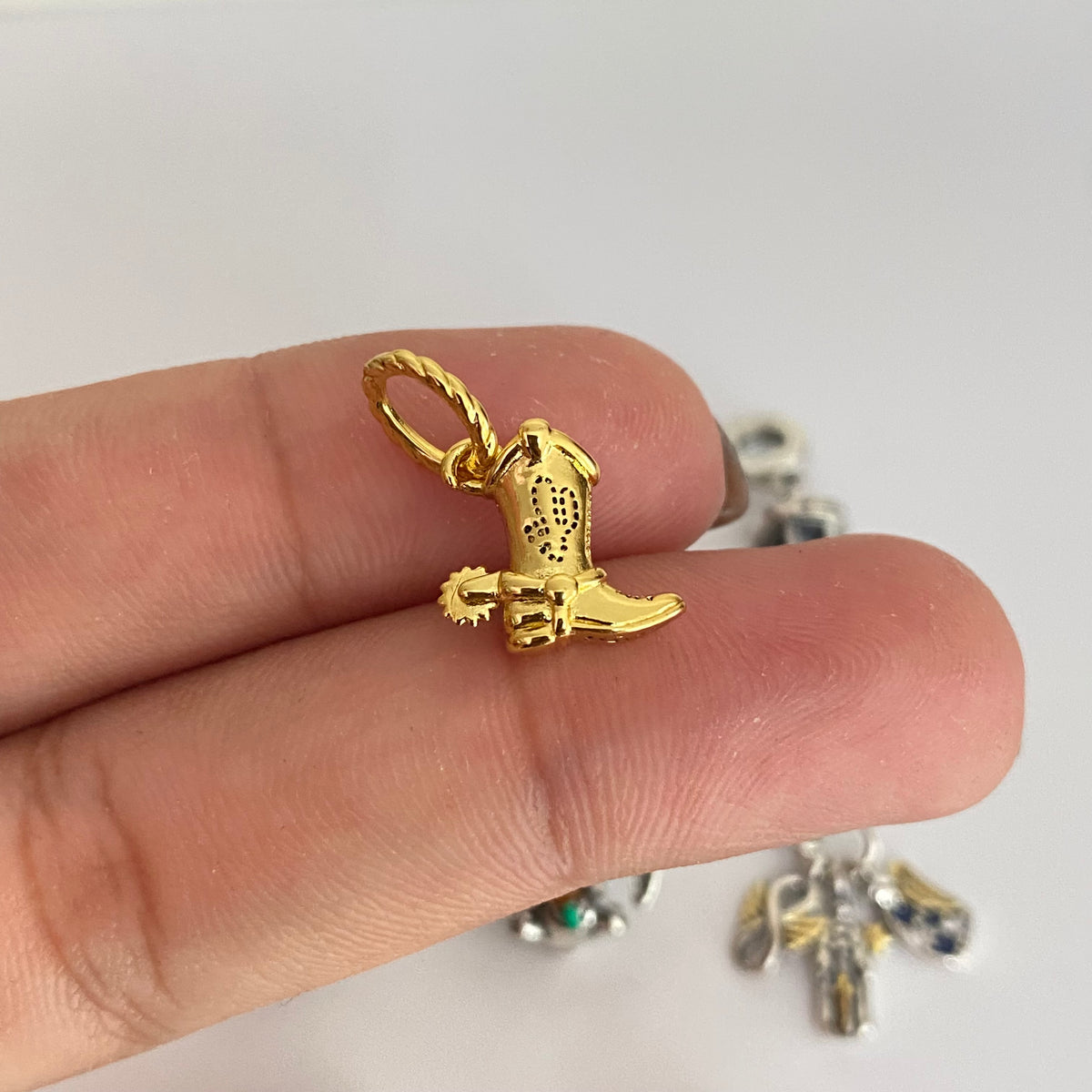 Charm Inspo Pandora colors y gold🌈⭐️