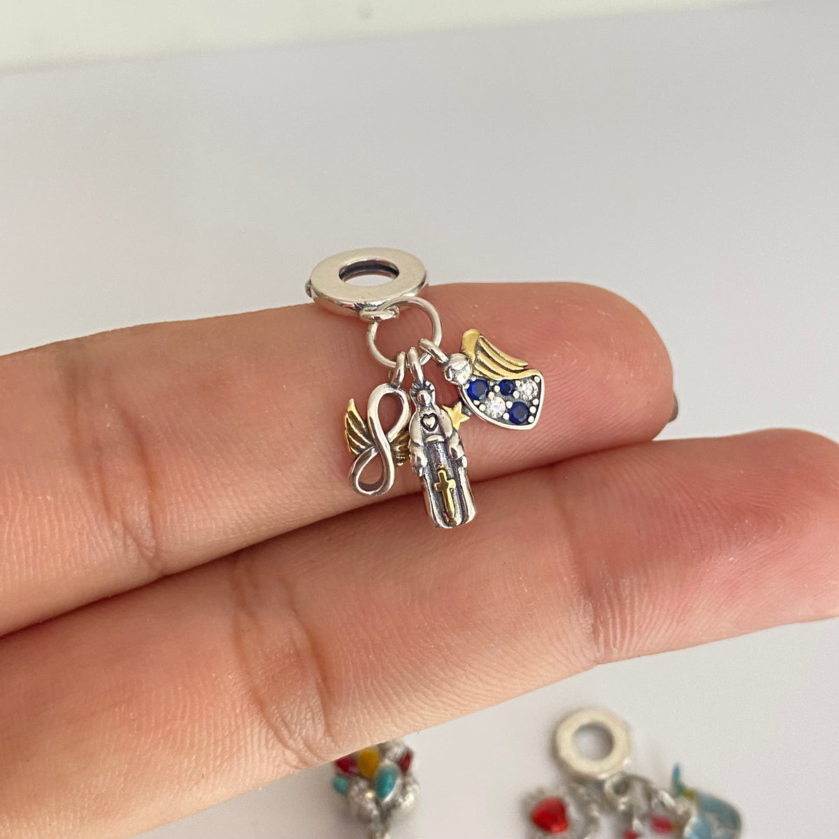 Charm Inspo Pandora colors y gold🌈⭐️