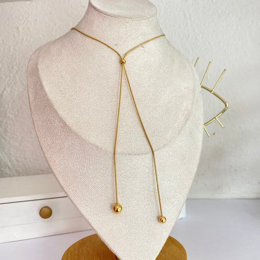 Collar corbatín dorado acero