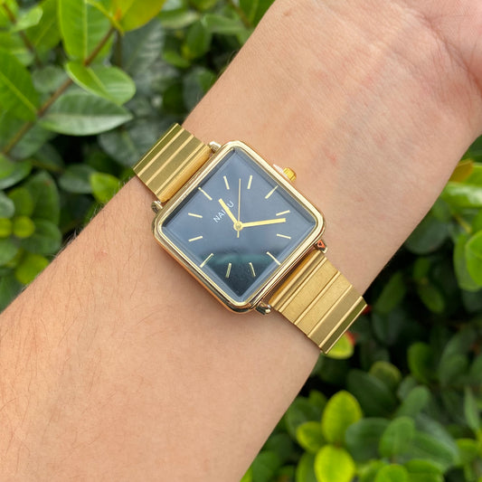 Reloj Cuadrado Dorado  acero