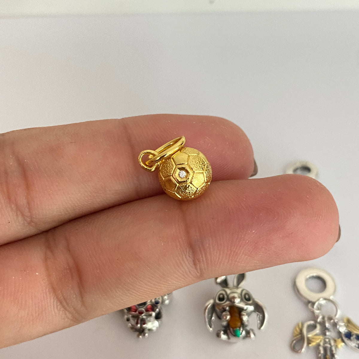 Charm Inspo Pandora colors y gold🌈⭐️
