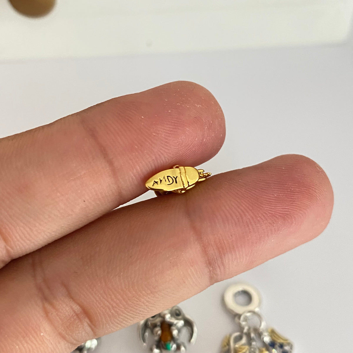 Charm Inspo Pandora colors y gold🌈⭐️