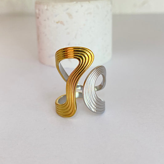 Anillo textura acero